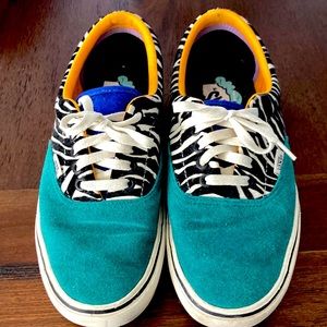 Vans comfy cush lace up color block shoes. Men 8.5/women 10